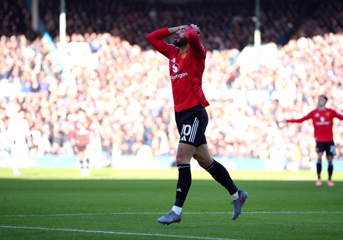 ... nhưng trọng tài không công nhận siêu phẩm của số 10 MU vì lỗi việt vị (Ảnh: Reuters)