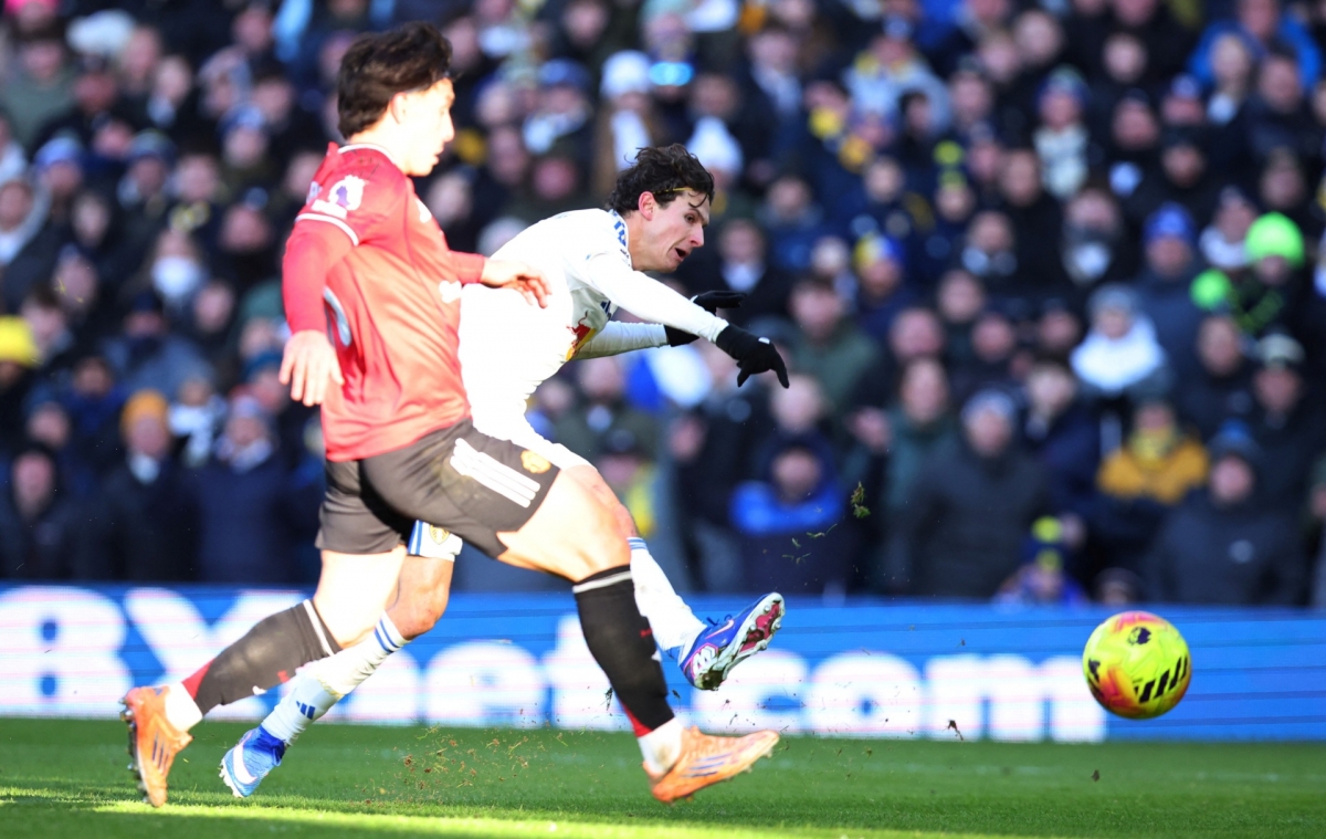 Aaronson mở tỷ số cho Leeds (Ảnh: Reuters)