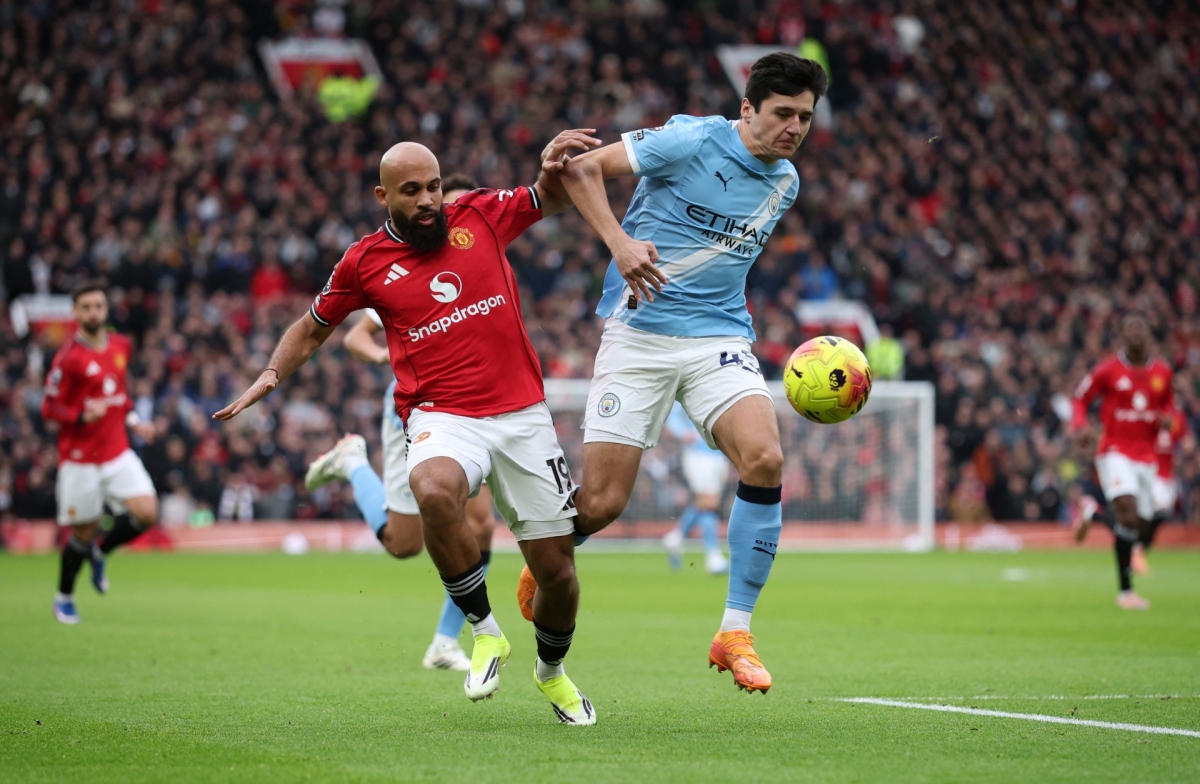 MU đang chơi đầy chủ động trước Man City (Ảnh: Reuters)