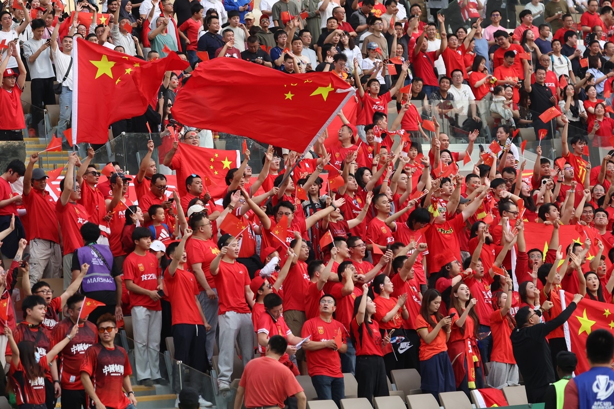 Các CĐV Trung Quốc tạo nên không khí sôi động trên sân. (Ảnh: AFC). 
