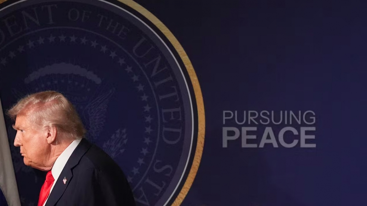 Tổng thống Mỹ Donald Trump rời đi sau cuộc họp báo chung với Tổng thống Nga Vladimir Putin tại Alaska ngày 15/8/2025. Ảnh: AP