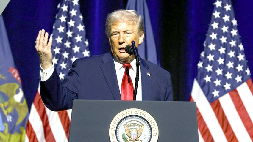 Tổng thống Mỹ Donald Trump phát biểu tại sự kiện của Câu lạc bộ Kinh tế Detroit, bang Michigan ngày 13/1 - Ảnh: Reuters