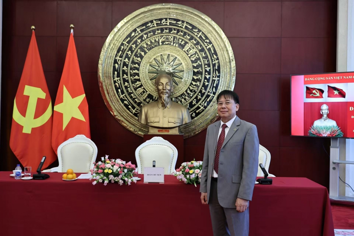 Phó Bí thư Thường trực Đảng ủy tại Trung Quốc, Tham tán Nguyễn Duy Phóng. (Ảnh: NVCC)