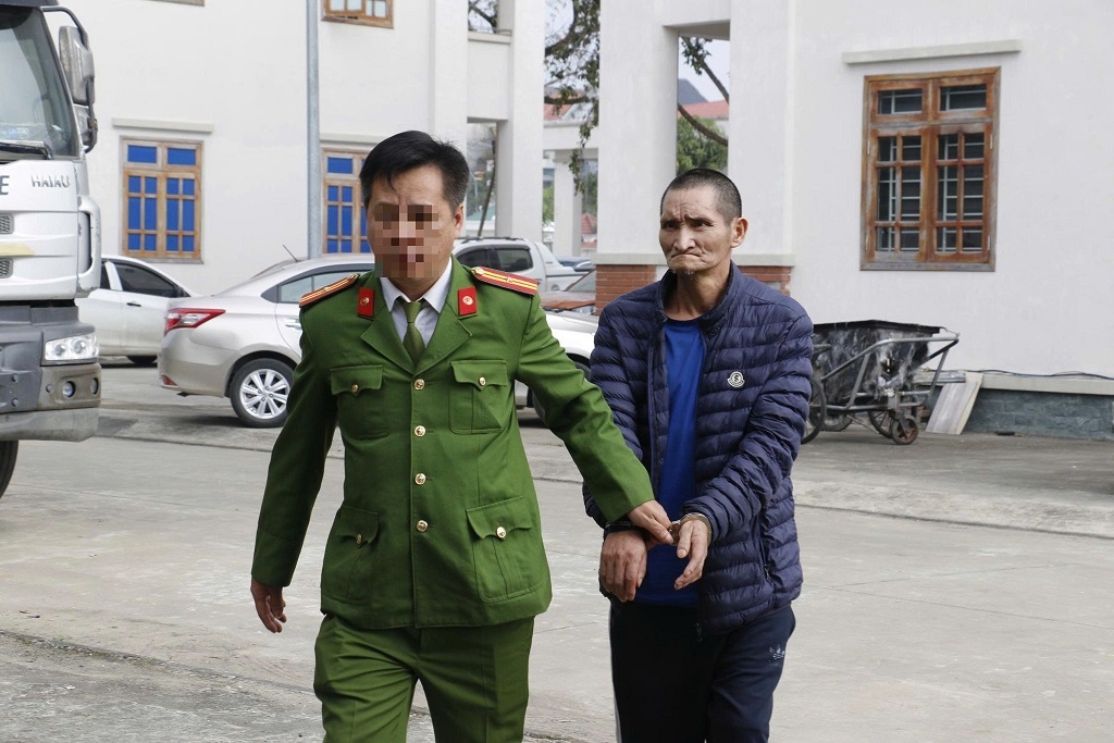 Thò Chá Xìa sau khi bị bắt giữ. (Ảnh: Công an Nghệ An).