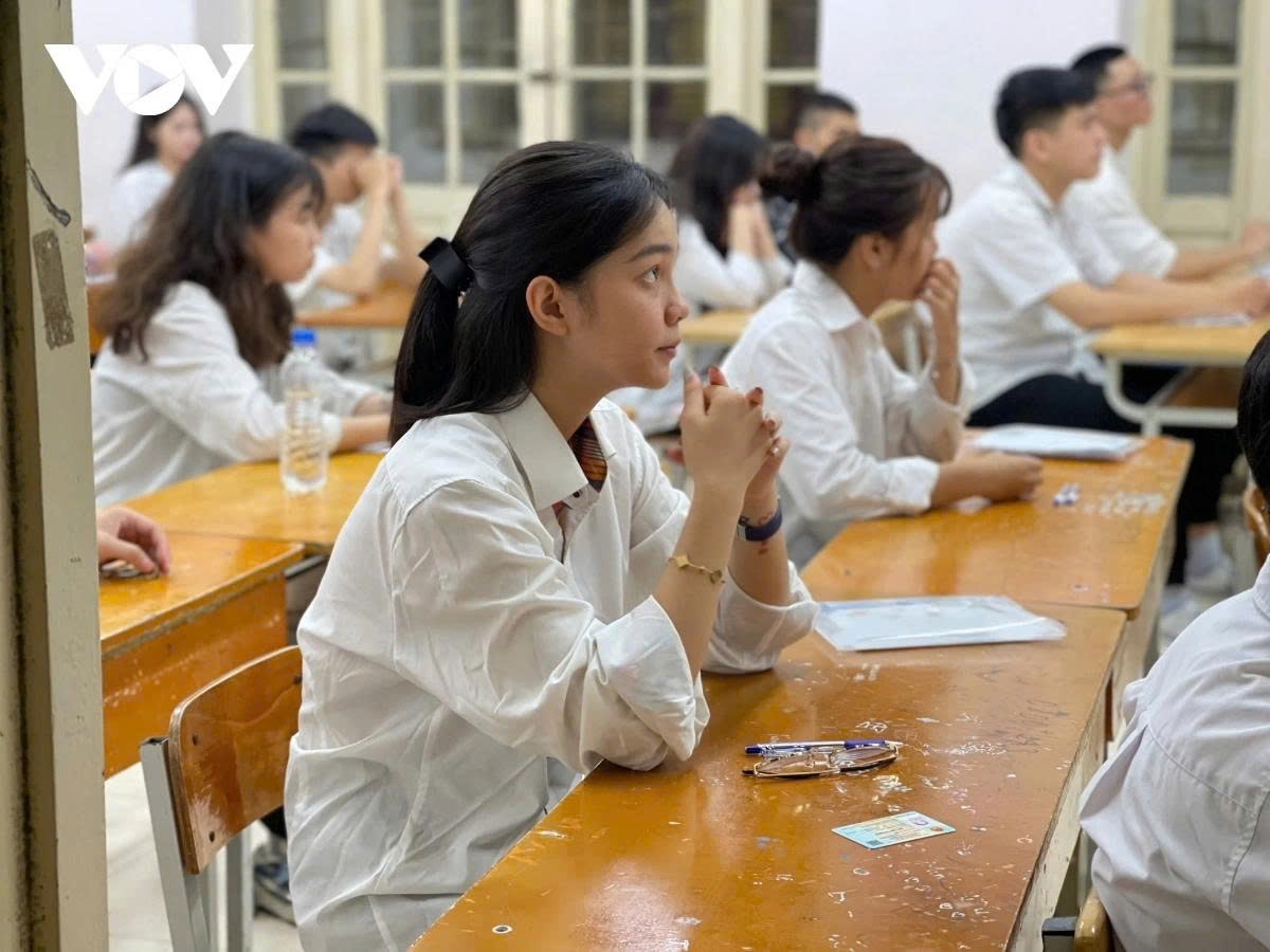 Các kỳ thi đánh giá năng lực như TSA, HSA, V-ACT, SPT, H-SCA, V-SAT giúp chuẩn hóa đầu vào, giảm phụ thuộc vào học bạ và nâng cao công bằng trong tuyển sinh