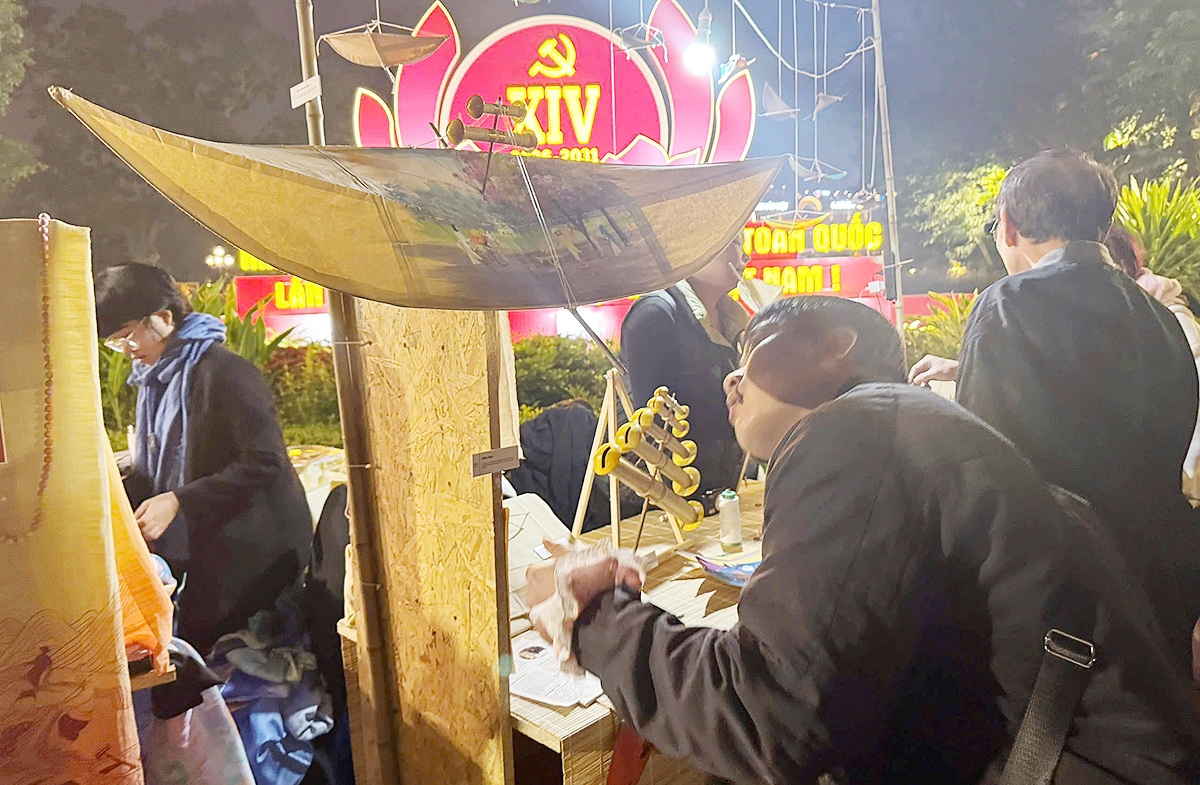 Gian hàng "Dó và gió" của khoa di sản văn hoá, trường Đại học Văn hoá Hà Nội