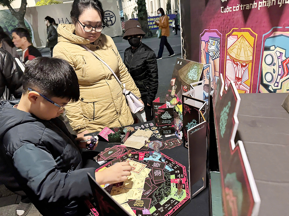 Nhiều hoạt động trải nghiệm, tương tác ngay tại gian trưng bày được người dân yêu thích