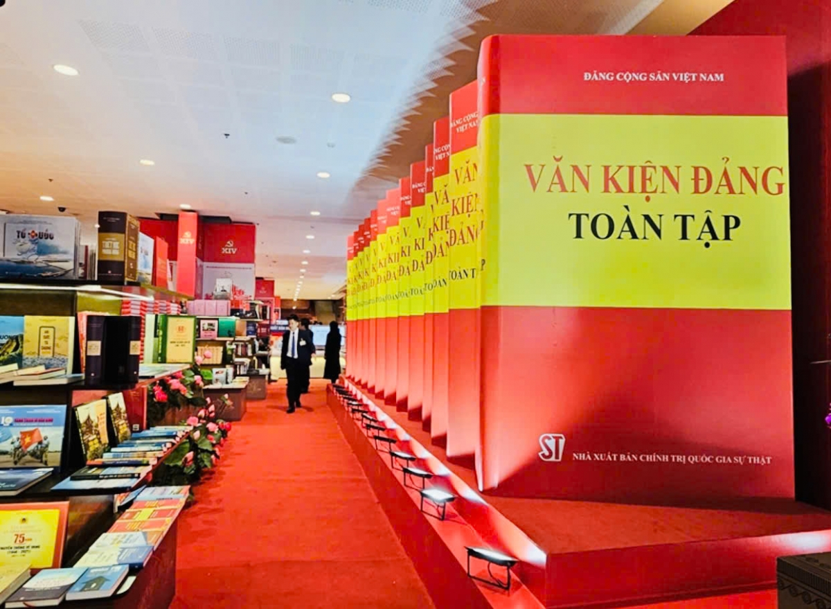 Gian trưng bày được tổ chức như một “nhà sách thu nhỏ”