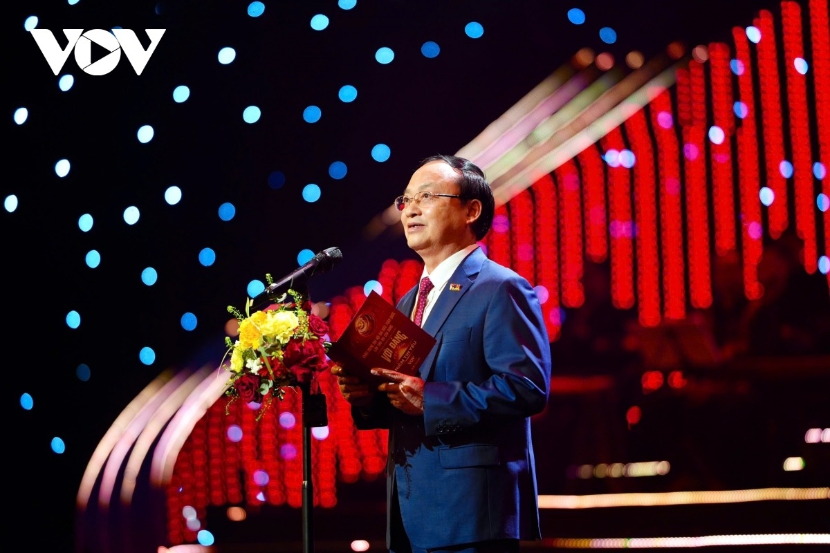 Tổng Giám đốc VOV Đỗ Tiến Sỹ phát biểu tại chương trình nghệ thuật “Với Đảng vẹn toàn niềm tin yêu” 