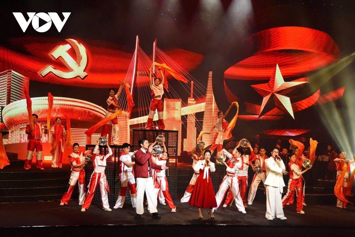 Chương trình nghệ thuật “Với Đảng vẹn toàn niềm tin yêu” do Đài Tiếng nói Việt Nam tổ chức tối 5/1/2026 tại Nhà hát Hồ Gươm