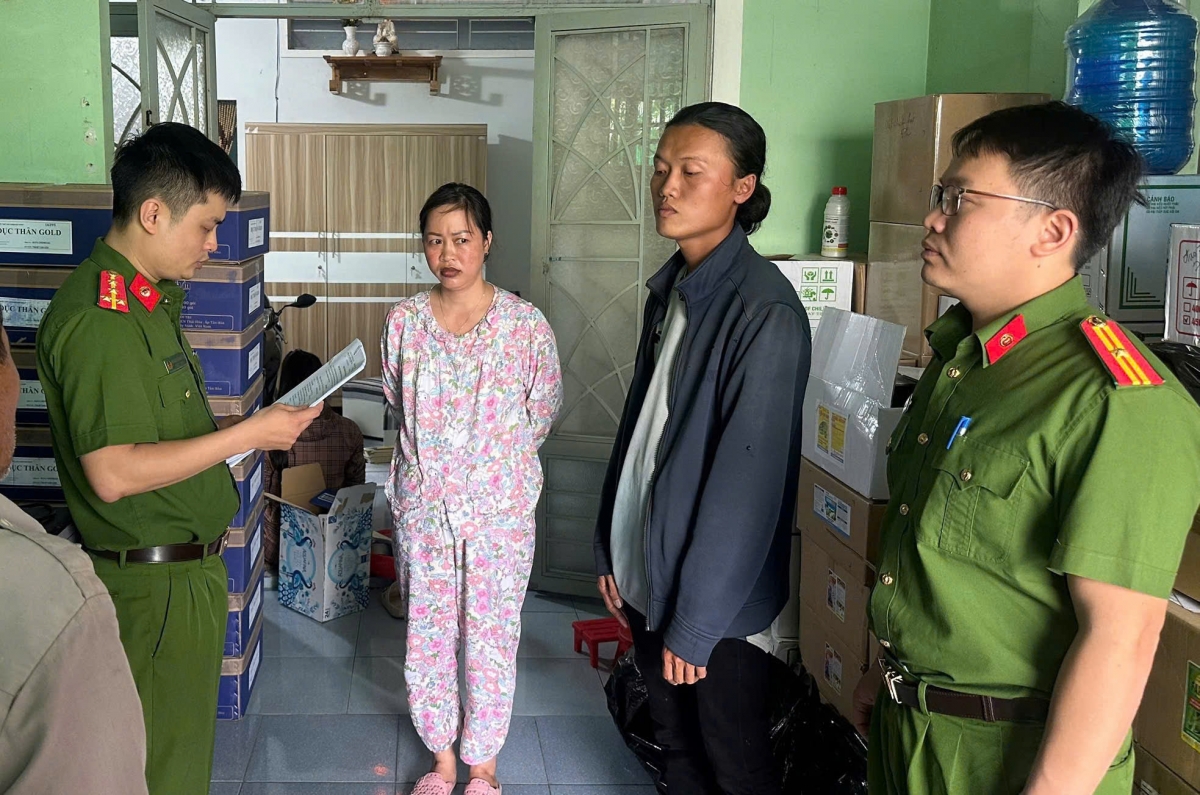 Với tính chất nghiêm trọng của vụ án sản xuất, buôn bán thuốc bảo vệ thực vật giả quy mô lớn liên tỉnh, Công an tỉnh Đắk Lắk đang mở rộng điều tra để xử lý vụ án theo quy định pháp luật. (Ảnh: Công an Đắk Lắk)