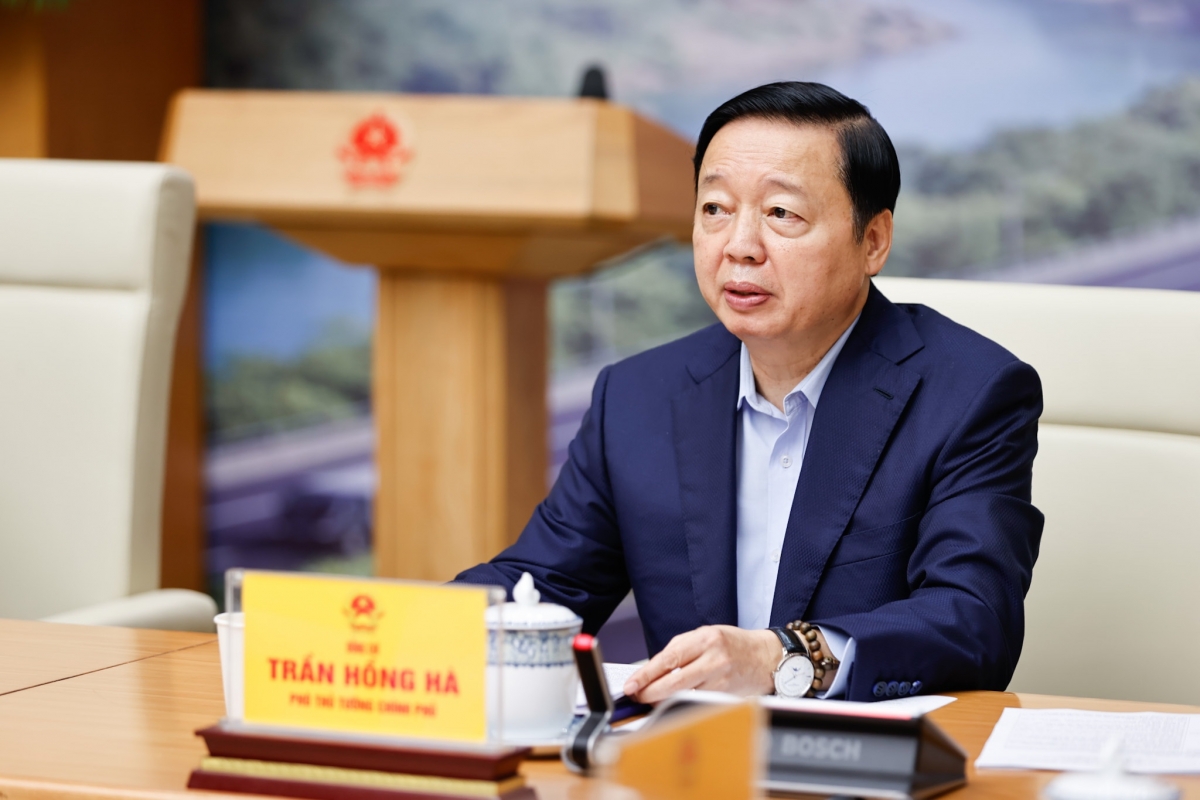 Phó Thủ tướng Trần Hồng Hà tham dự cuộc họp