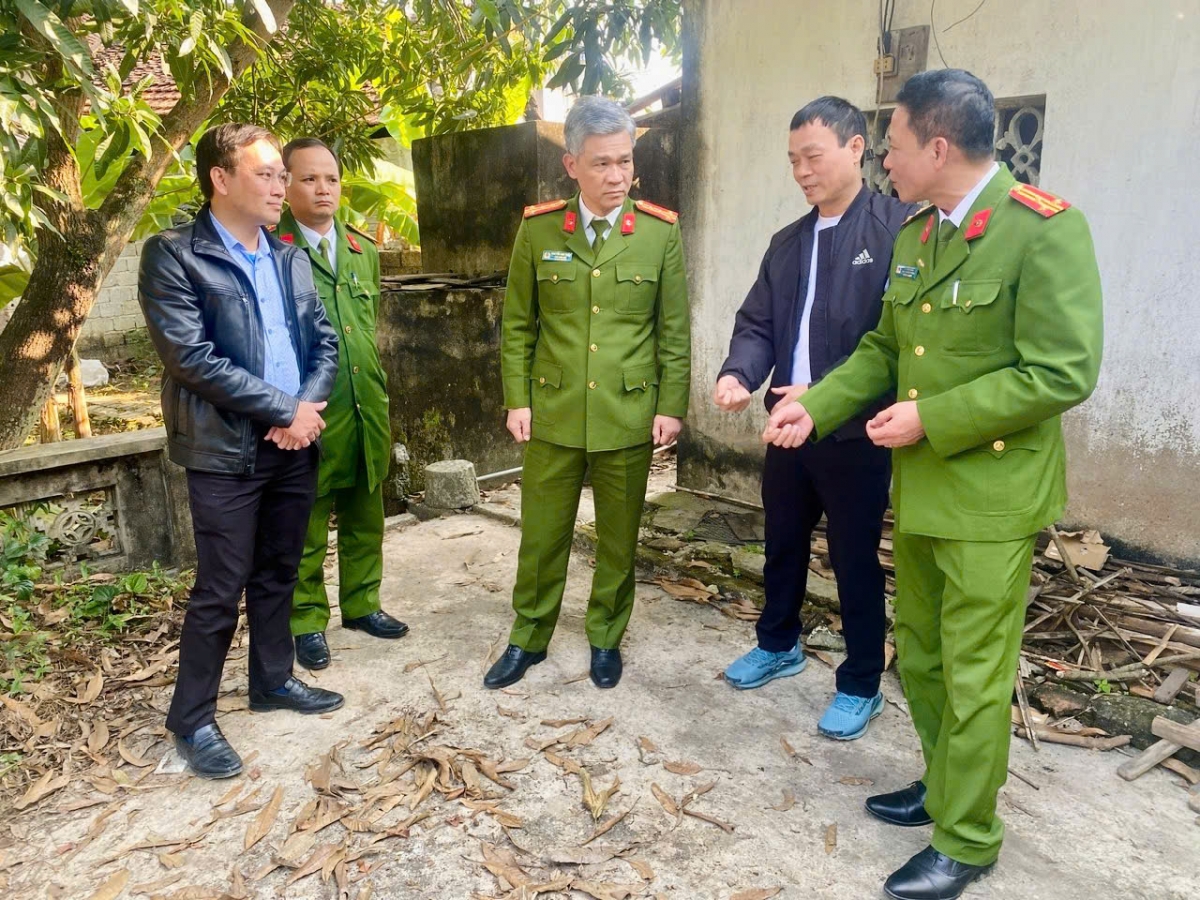 Đại tá Nguyễn Anh Tuấn, Phó Giám đốc - Thủ trưởng Cơ quan Cảnh sát điều tra Công an tỉnh trực tiếp chỉ đạo tại hiện trường