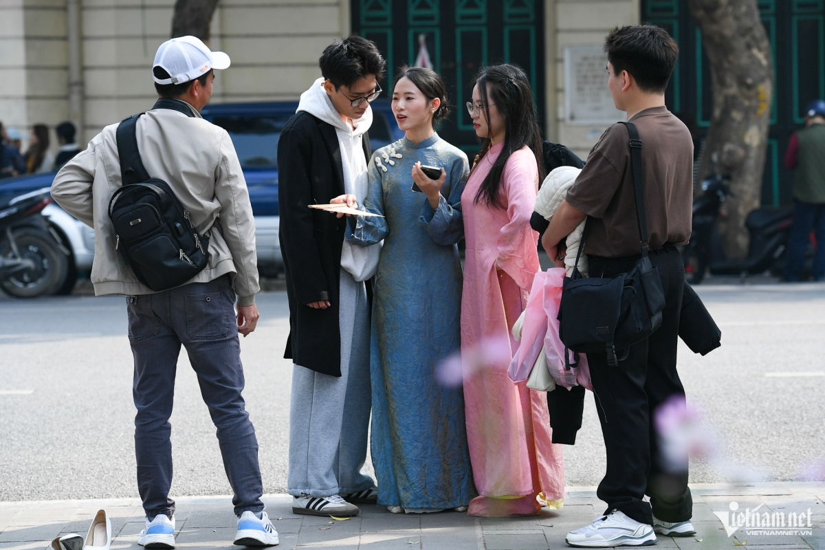 Nhiều góc chụp tại đây được xem là đắt giá để có thể lấy được biểu tượng tháp Rùa.