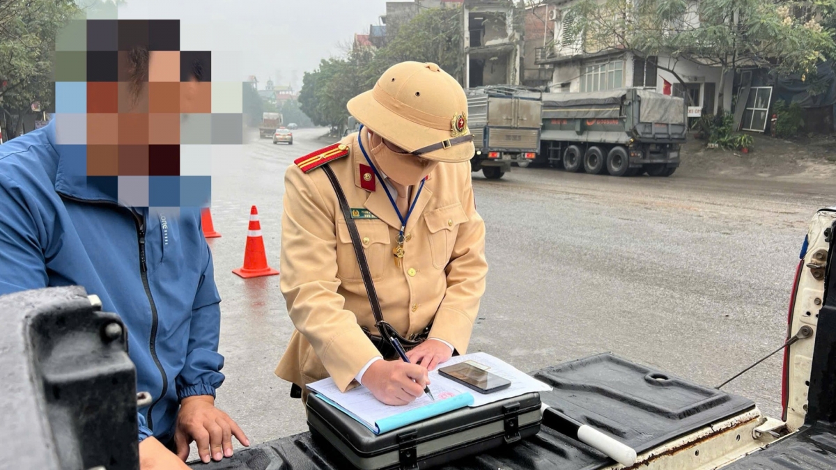 Qua công tác tuần tra, kiểm soát trên tuyến, lực lượng Cảnh sát giao thông đã phát hiện và xử lý các trường hợp vi phạm.