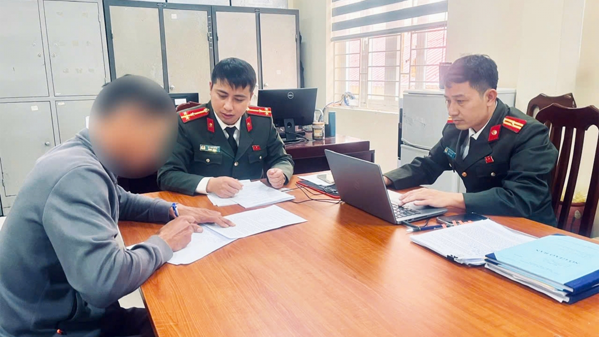 Cơ quan công an làm việc với trường hợp vi phạm