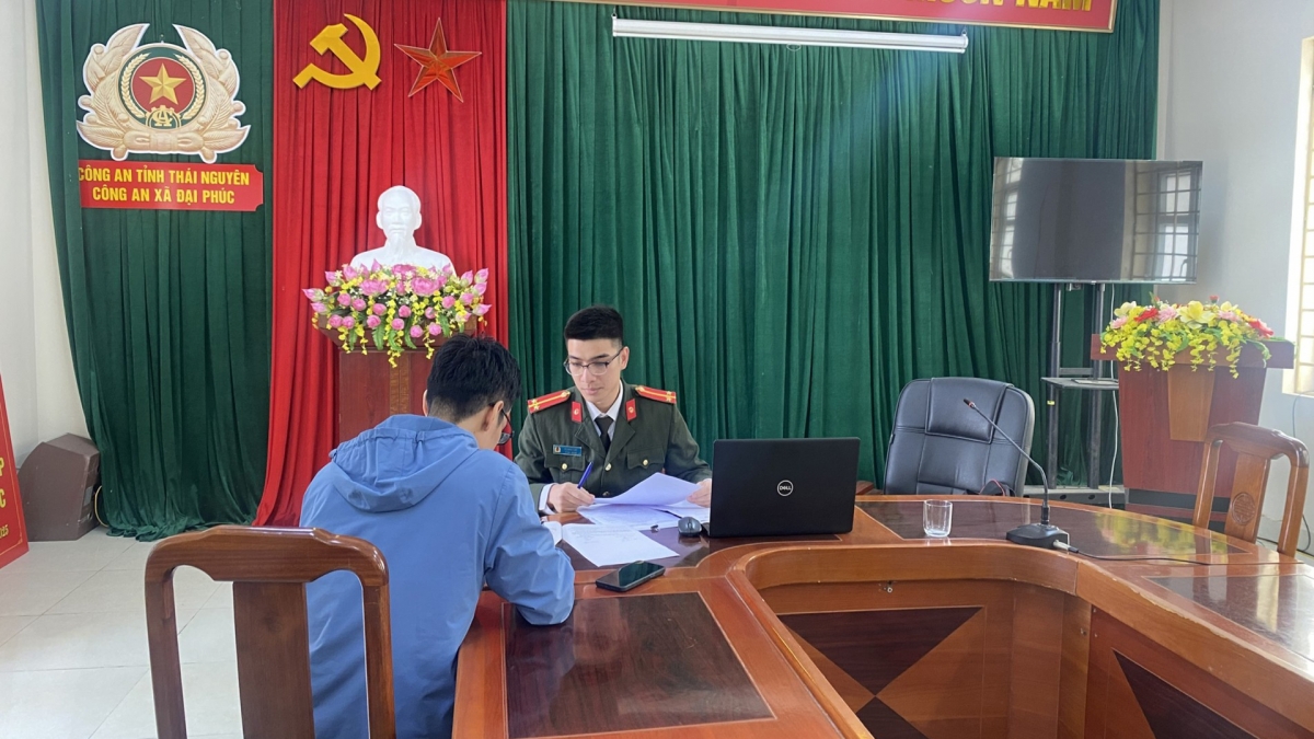 Công an xã Đại Phúc làm việc với Đ.V.B