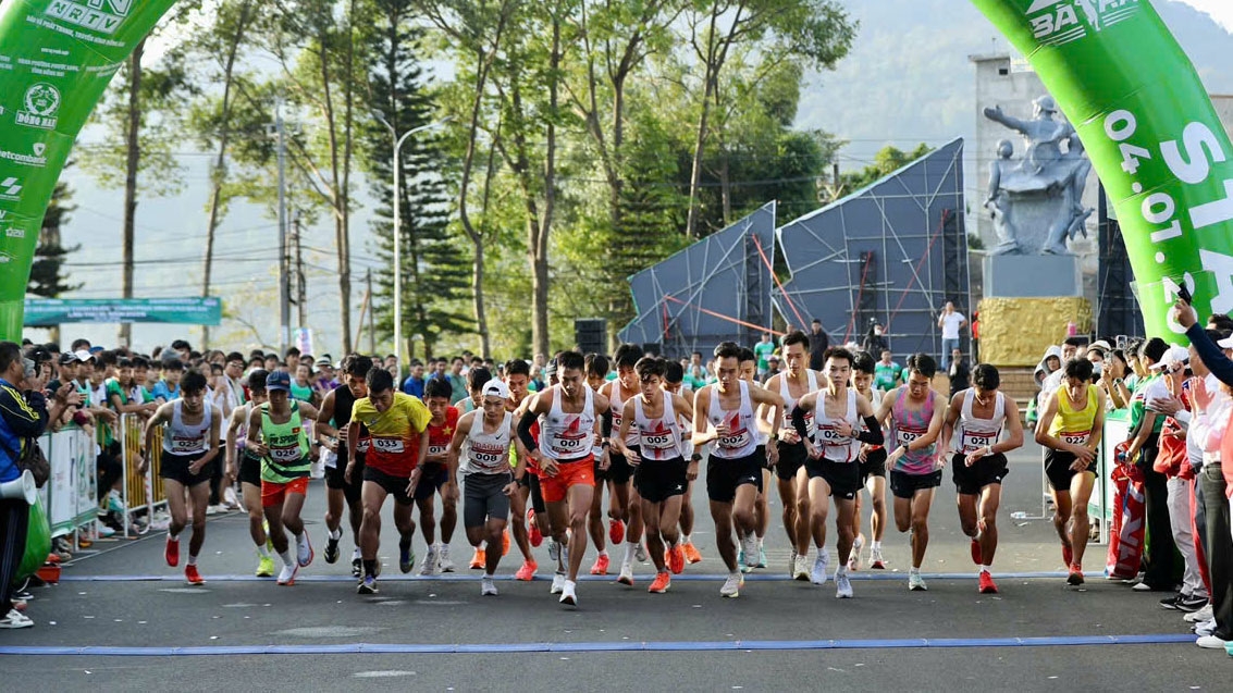 Gần 2.500 vận động viên tham gia giải leo núi Bà Rá năm 2026 (ảnh: BĐN)