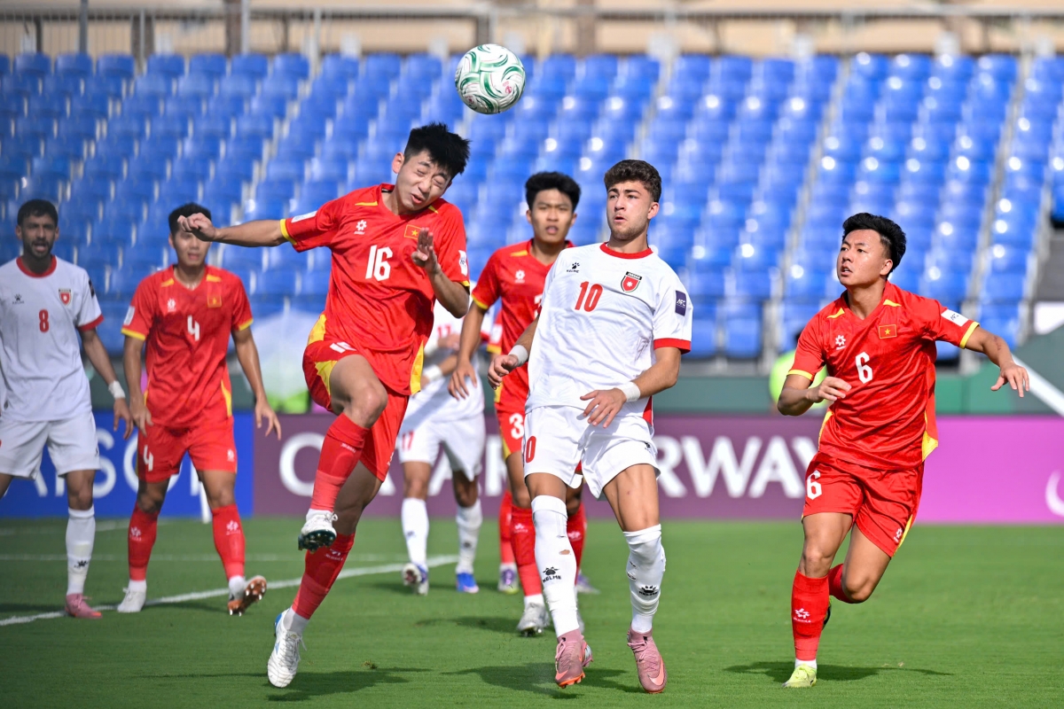 U23 Việt Nam mở đầu hành trình U23 châu Á 2026 gặp U23 Jordan. Dù đây là đối thủ được đánh giá cao hơn, thầy trò HLV Kim Sang Sik vẫn có chiến thắng thuyết phục 2-0 với 2 bàn thắng của Đình Bắc và Hiểu Minh được ghi ngay trong hiệp 1. 