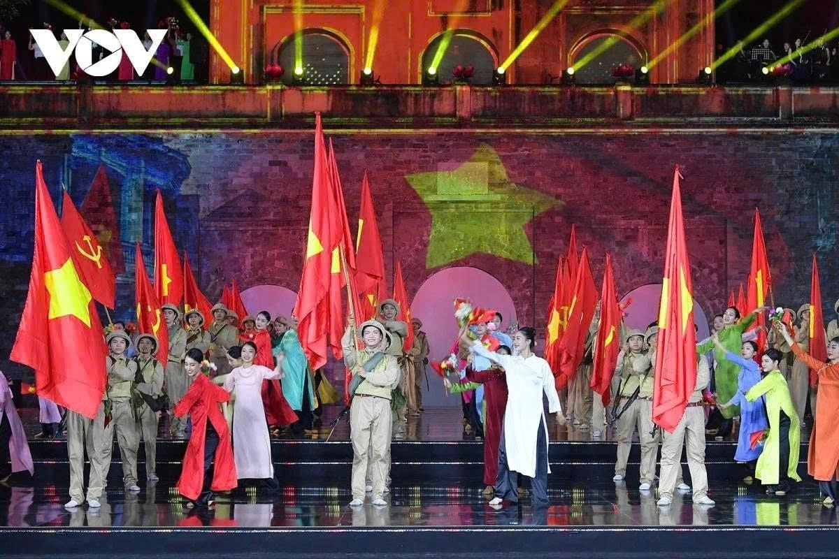 Xây dựng và phát triển văn hóa, con người Việt Nam là trụ cột quan trọng trong bối cảnh phát triển hiện nay.