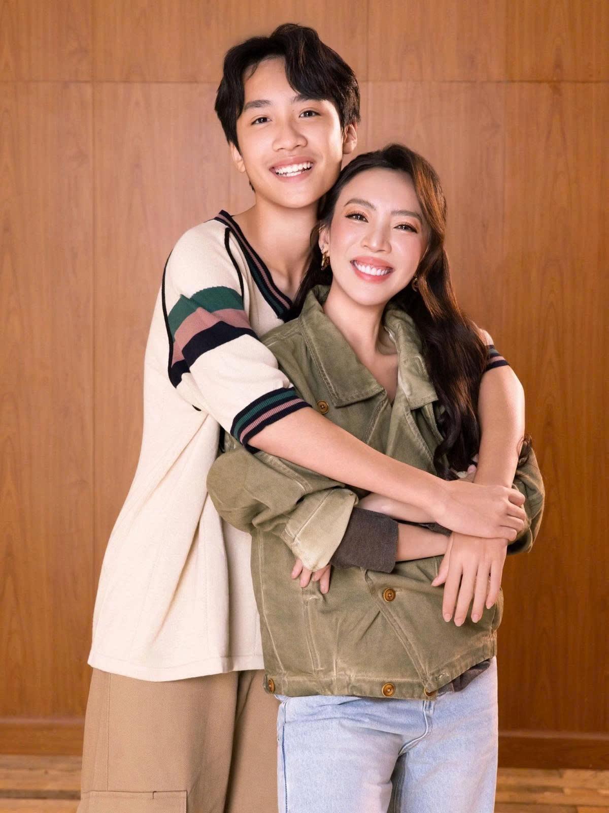 Diễn viên Thu Trang cũng hạnh phúc vì quý tử không chỉ cao lớn mà còn "quá tình cảm, luôn muốn mẹ vui nên hay chọc mẹ cười".