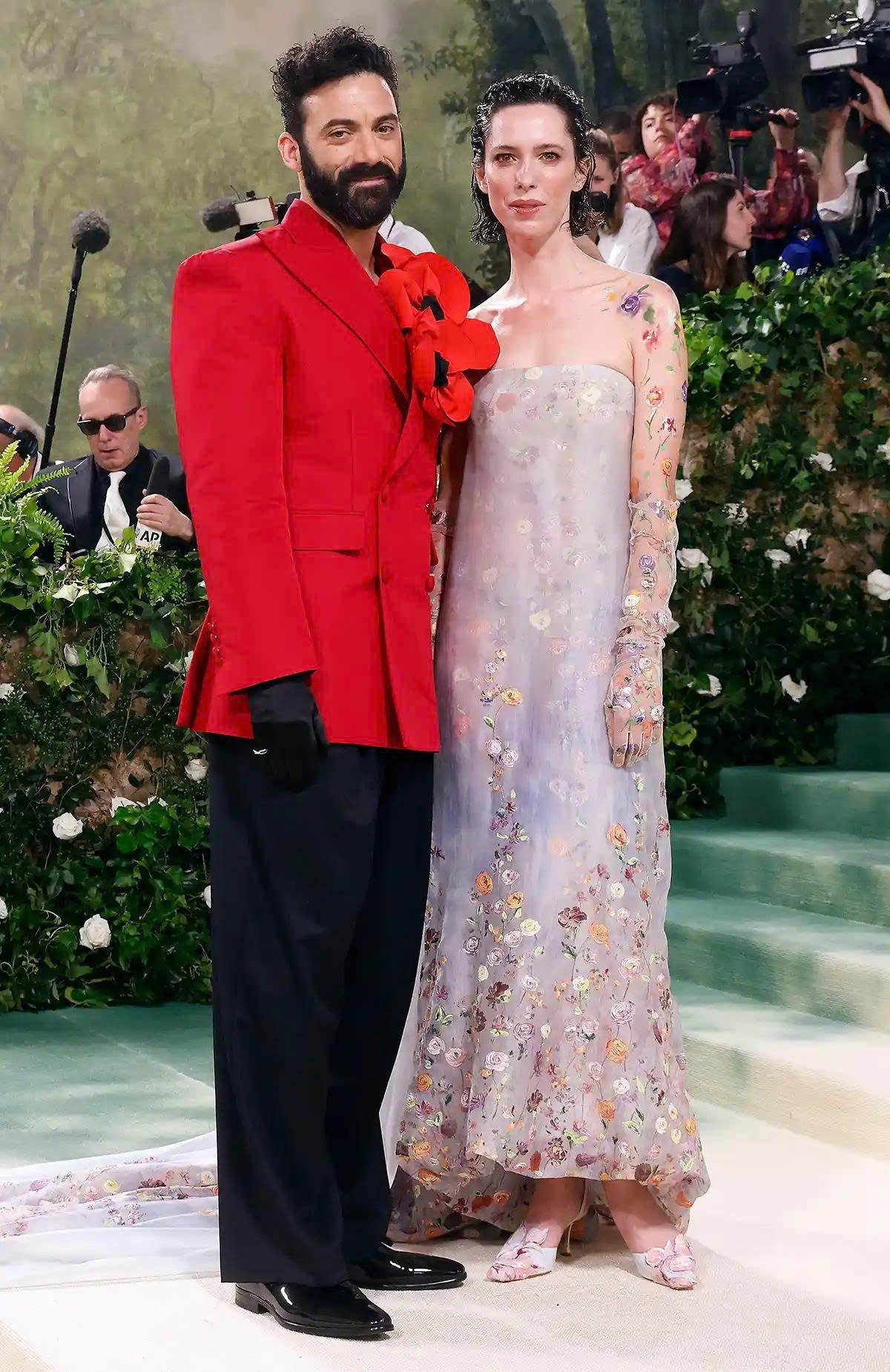 Morgan Spector và Rebecca Hall tham dự sự kiện gây quỹ Costume Institute Benefit năm 2024 cho triển lãm "Sleeping Beauties: Reawakening Fashion" tại Bảo tàng Nghệ thuật Metropolitan vào ngày 06 tháng 5 năm 2024.