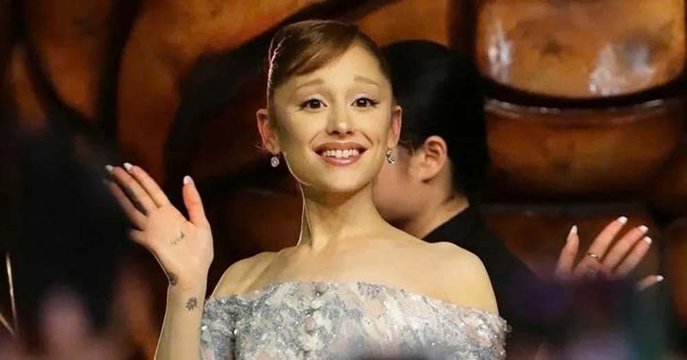 Ariana Grande tại buổi ra mắt phim Wicked: For Good ở Singapore. Ảnh: US Weekly