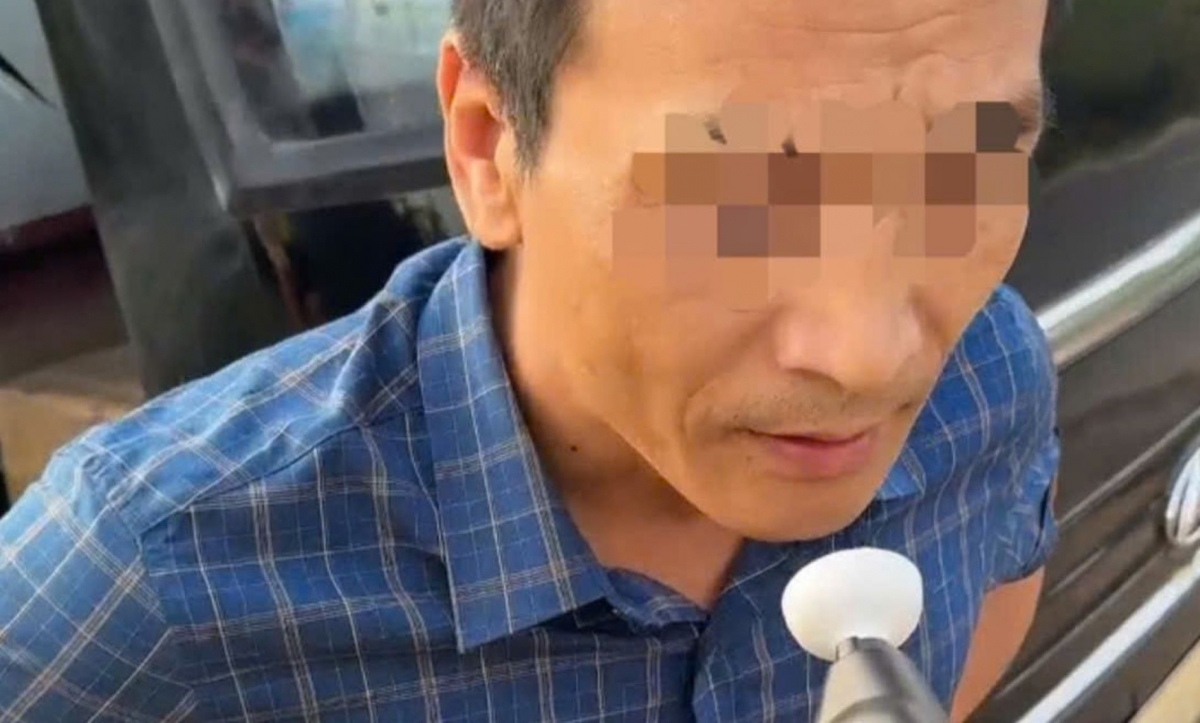 Ông Phạm Bá T. lúc đo nồng độ cồn - Ảnh CSGT Quảng Trị