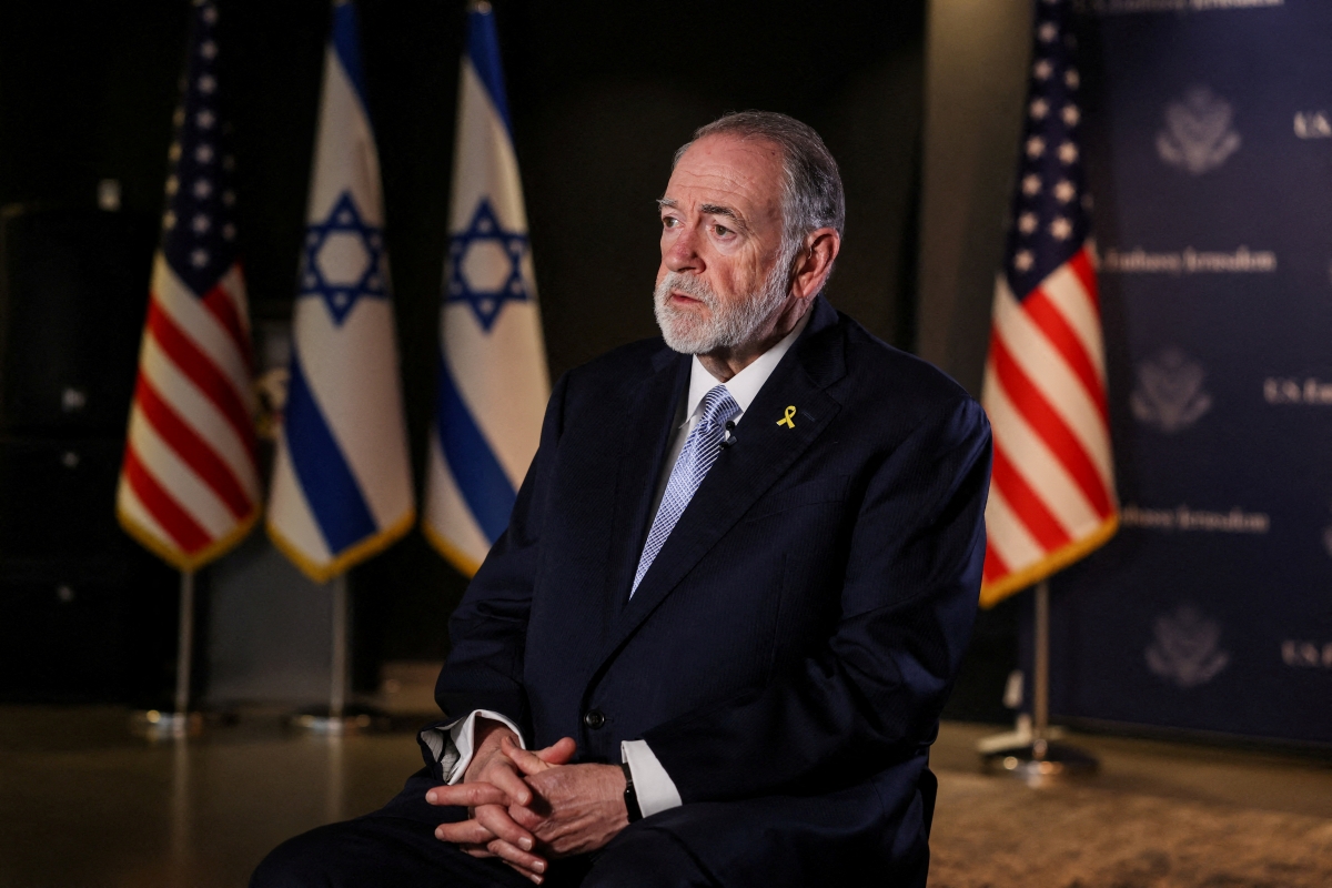 Đại sứ Mỹ tại Israel Mike Huckabee trả lời phỏng vấn. Ảnh: Reuters