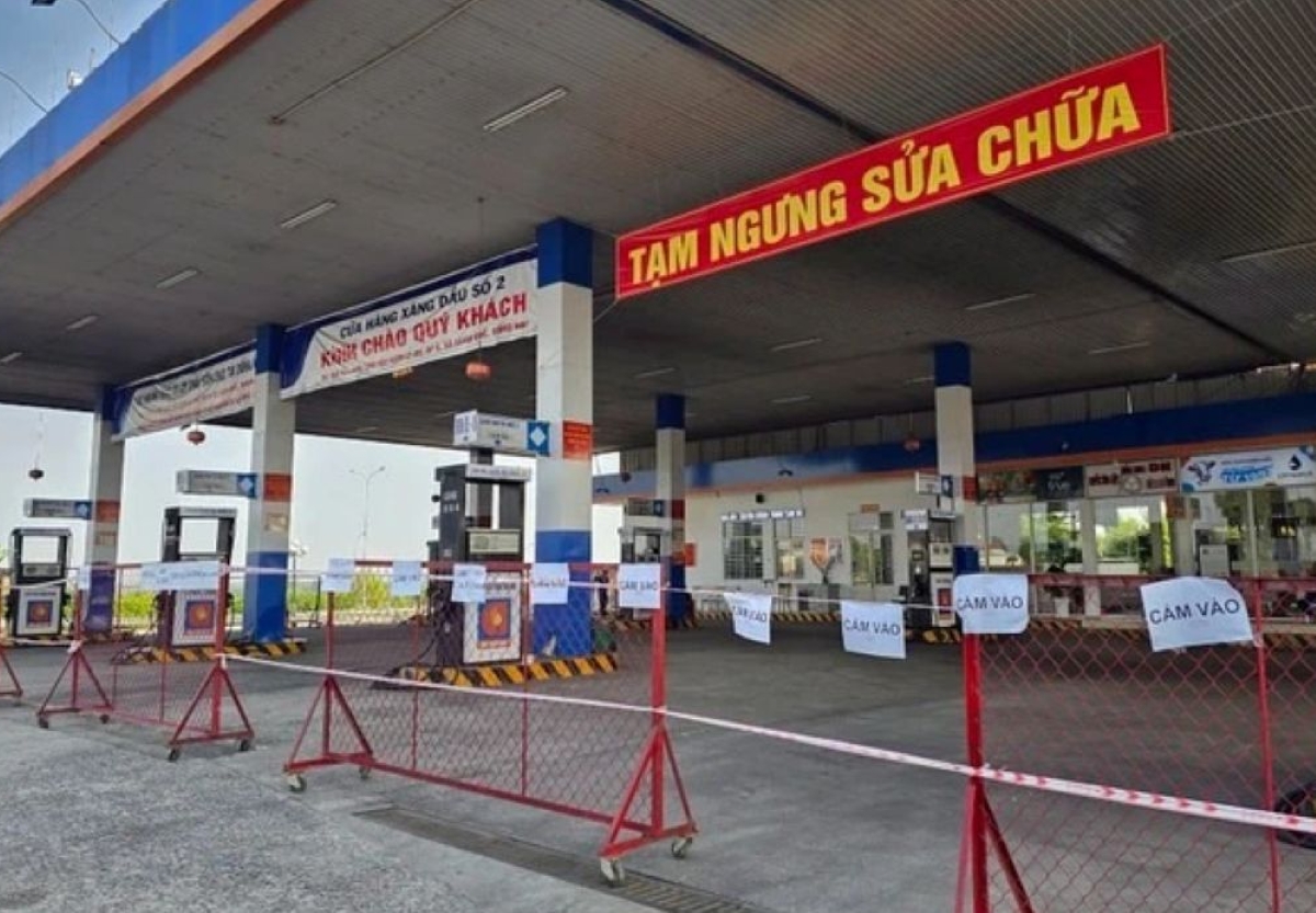 Cửa hàng xăng dầu tại Trạm dừng nghỉ Km41+100 (thuộc địa bàn tỉnh Đồng Nai) đang tạm ngừng
(Ảnh: Nguyễn Tuấn)