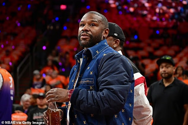 Độc cô cầu bại Floyd Mayweather quyết định trở lại với quyền Anh chuyên nghiệp bằng màn tái đấu thế kỷ cùng Manny Pacquiao (Ảnh: Getty)