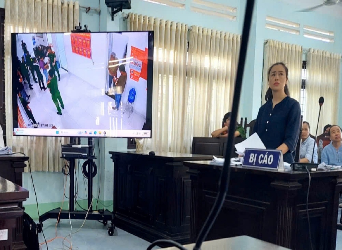 Bị cáo Hồng tại phiên toà. Ảnh: B.H