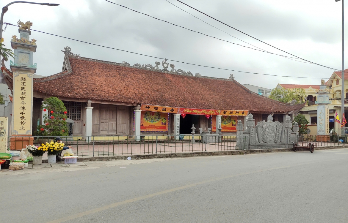 Di tích lịch sử – văn hoá cấp Quốc gia Đình Lưu Khê tọa lạc tại khu phố Liên Hoà 6, phường Liên Hoà, tỉnh Quảng Ninh.