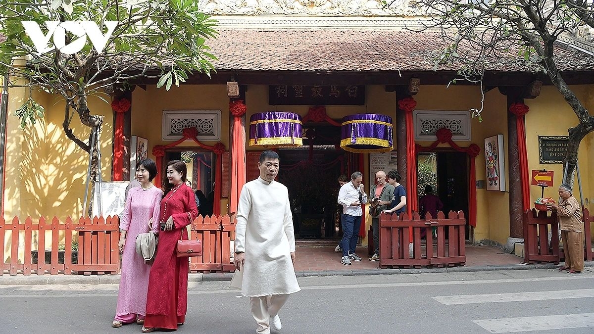 The “Thăng Long Tứ Trấn” refers to four temples built during the Ly Dynasty to spiritually protect the ancient capital of Thang Long (former name of Hanoi) according to Eastern geomantic principles (feng shui).