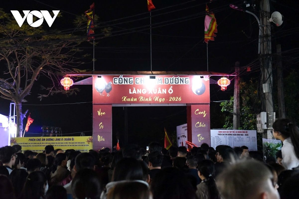 The market is held only once a year, from the evening of the 4th day of the Lunar New Year to the early morning of the 5th day of the first lunar month, in Xuan O village, Vo Cuong ward.