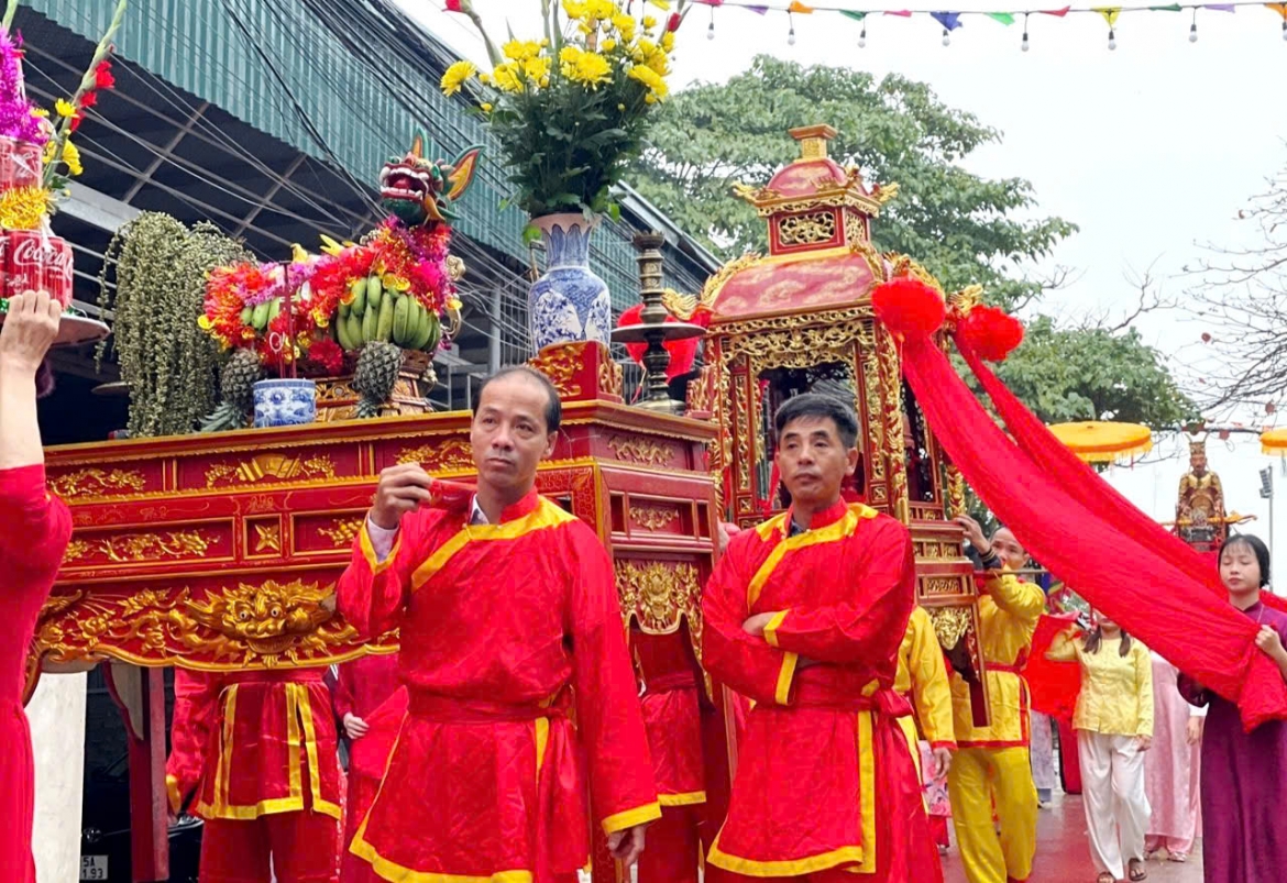 Đoàn rước di chuyển trên quãng đường dài khoảng 3 km trong không khí trang nghiêm, thành kính, tạo điều kiện để Nhân dân địa phương và du khách thập phương chiêm bái, dâng hương từ ngày mùng 6 đến mùng 10 tháng Giêng.