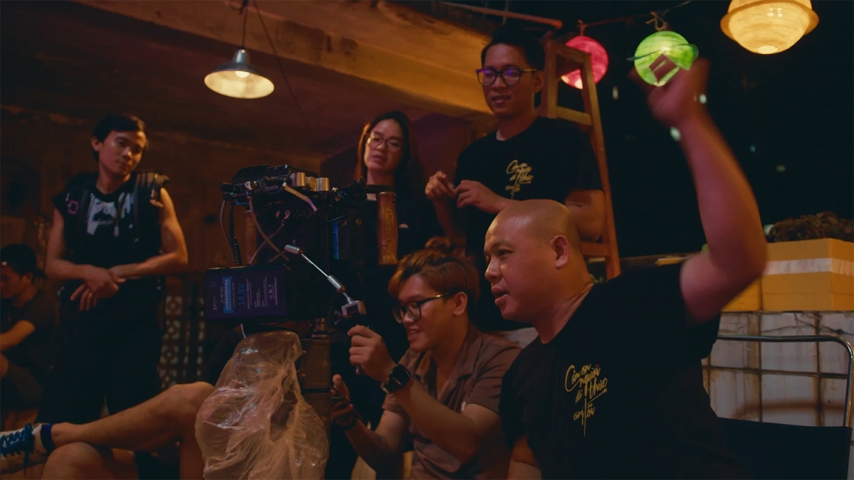 Đạo diễn Chung Chí Công (ngoài cùng bên phải)