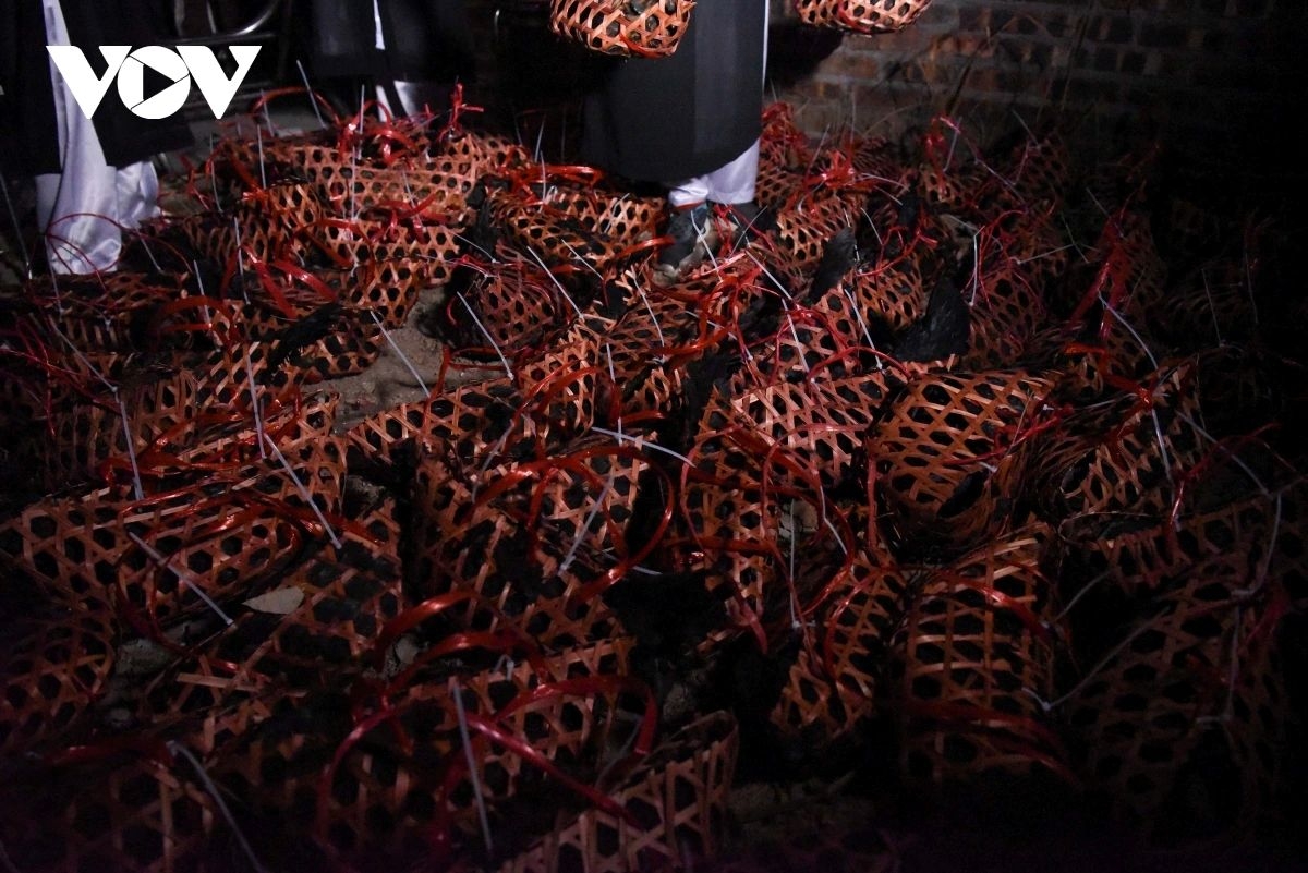 Rich in the folk traditions of the Kinh Bac region, the Âm Dương Market, held in the early days of Spring, draws crowds of locals, pilgrims from afar, and even foreign visitors.