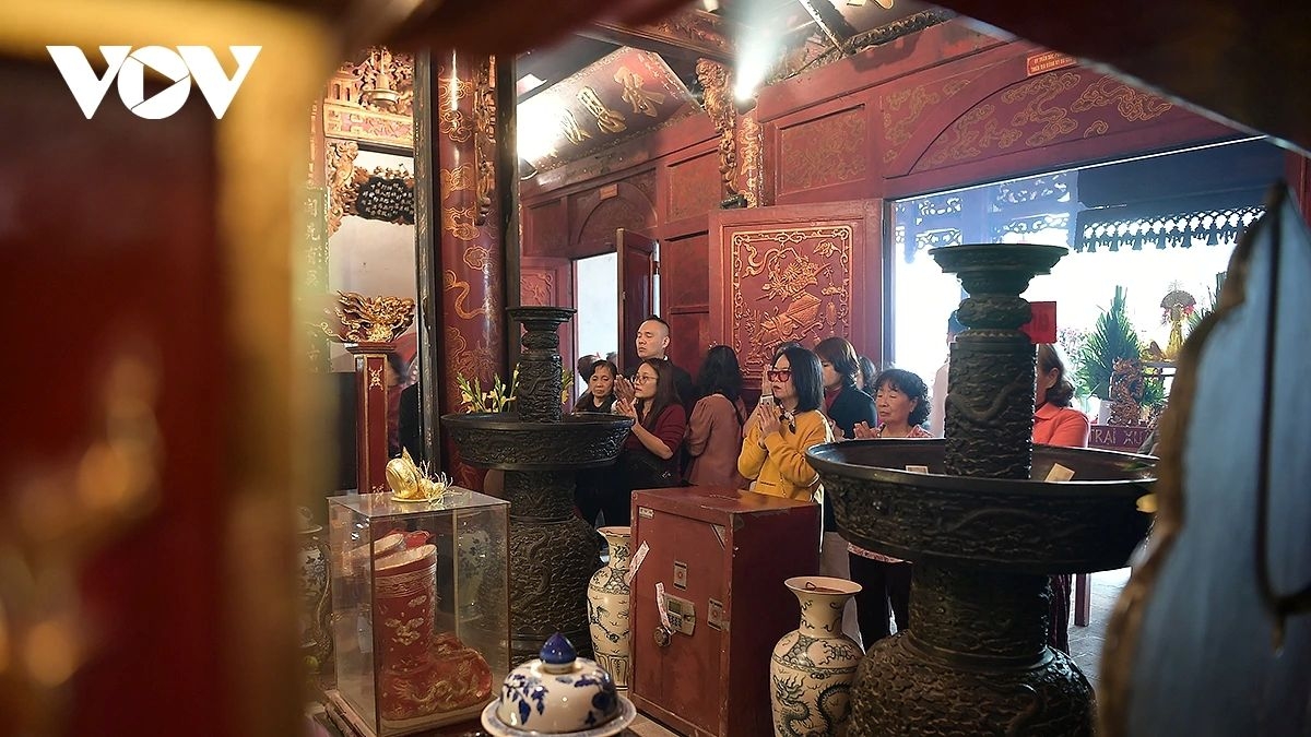 The early-spring pilgrimage to the Four Sacred Temples of Thang Long is not simply about seeking blessings. It is a reflection of Hanoi’s enduring cultural identity where spirituality, history, and community come together at the threshold of a new year.