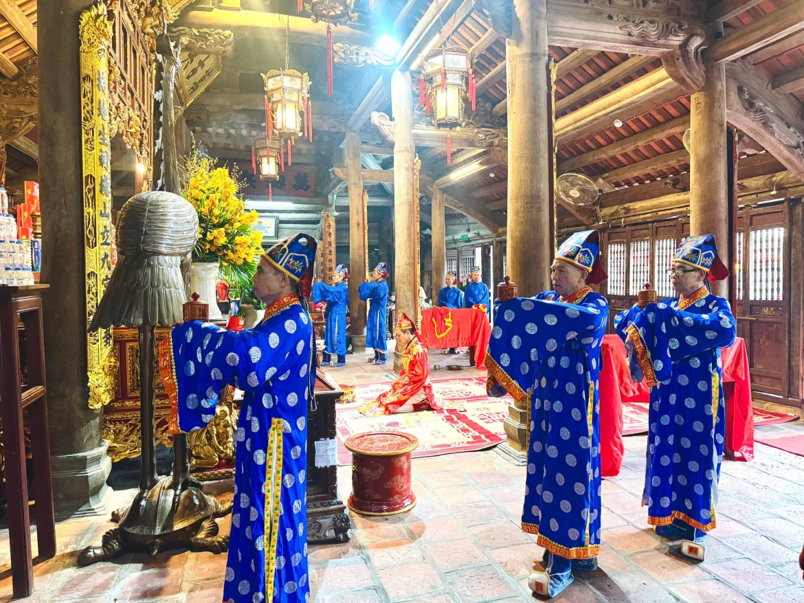 Các nghi lễ được tổ chức trang trọng, theo đúng phong tục truyền thống. Ảnh: Lễ tế tại đền Kiếp Bạc.