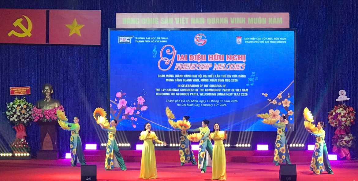 Ca khúc “Đảng đã cho ta cả một mùa xuân” (ảnh: Trung Hiếu)