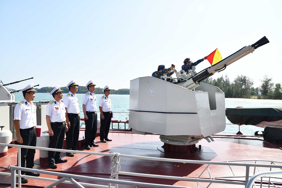 Đoàn công tác kiểm tra công tác sẵn sàng chiến đấu tại Tàu 253, Hải đội 512, Lữ đoàn 127.