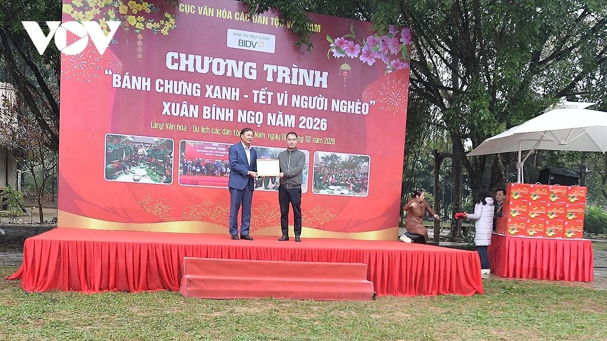 According to the organisers, this year’s programme is expected to mobilise and distribute nearly 700 gift packages, each worth about VND2 million, to members of ethnic communities who live and work regularly at the Vietnam National Village for Ethnic Culture and Tourism.