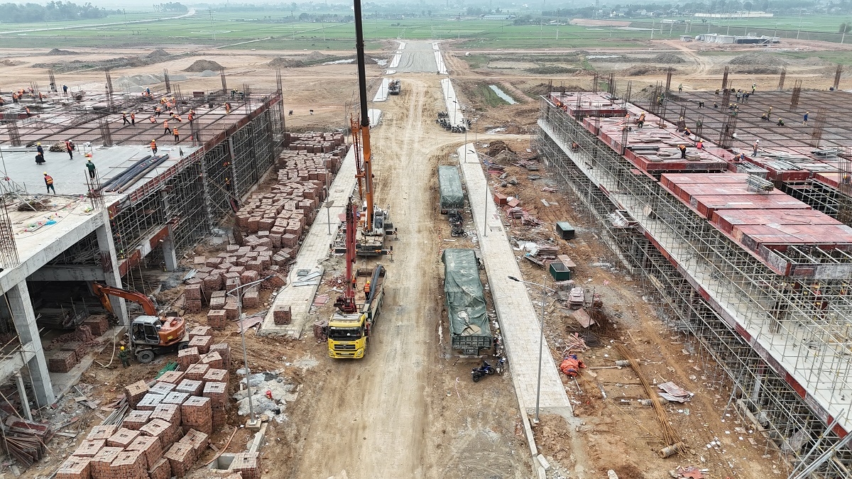 Nhân lực, máy móc được đơn vị huy động, nhằm đẩy nhanh tiến độ, hoàn thành vượt kế hoạch đề ra, sớm đưa nhà máy vào hoạt động bình thường.