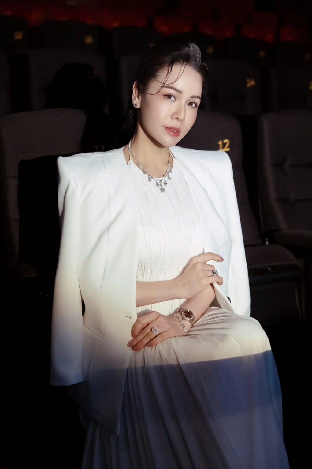 Diễn viên Nhật Kim Anh cho biết cô rất hạnh phúc với cuộc sống làm mẹ đơn thân, không yêu ai và chưa nghĩ đến việc tìm người mới vì 'yêu lần nào cũng khổ'.