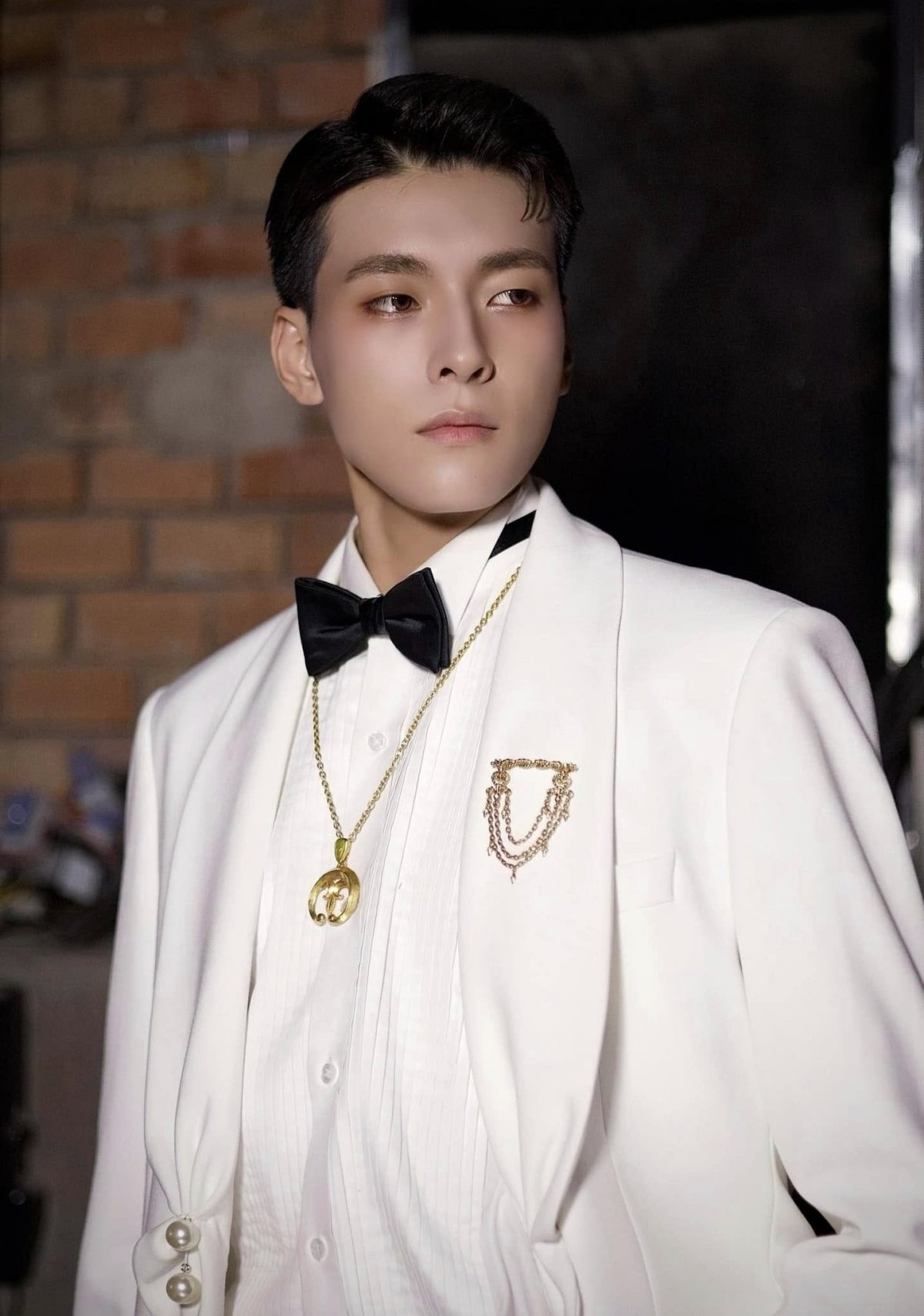 Trên trang cá nhân, Vĩnh Đam lên tiếng xin lỗi về những ồn ào trong quá khứ khiến anh bị chỉ trích. Nam diễn viên cho biết thời điểm có phát ngôn tranh cãi, anh mới 18 tuổi và không đủ bình tĩnh, chín chắn nên đã viết ra những phát ngôn bộc lộ cảm xúc cá nhân thiếu kiềm chế.