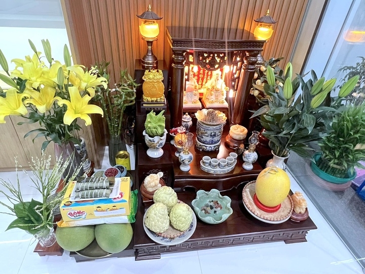 Việc lau dọn đúng cách giúp không gian thờ cúng sạch sẽ, ngăn nắp và trang trọng hơn. (Ảnh minh họa: Quyền Thương)