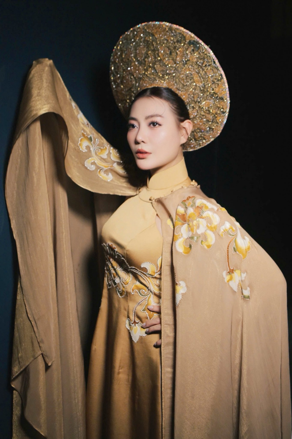 Ngoài diễn xuất, cô còn ghi dấu với âm nhạc khi đạt quán quân cuộc thi Trời sinh một cặp 2019, ra mắt một số sản phẩm âm nhạc. Về đời tư, Thanh Hương dường như rất kín tiếng. Trong một lần hiếm hoi tiết lộ chuyện riêng, nữ diễn viên cho biết cô lấy chồng năm 21 tuổi và có 2 con gái. Tháng 3/2024, cô xác nhận đã ly hôn được một thời gian. Cô và chồng chọn cách chia tay trong êm đẹp, giữ mối quan hệ tốt đẹp, văn minh, cùng nhau lo cho con. 