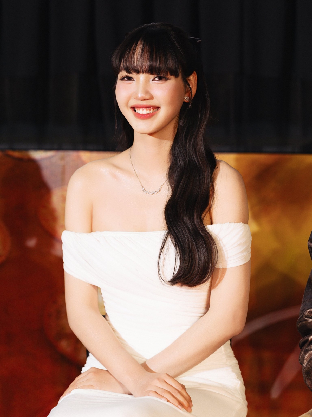 Đoàn Minh Anh sinh năm 2008, bắt đầu sự nghiệp nghệ thuật từ khi còn nhỏ. Năm 7 tuổi, cô đóng quảng cáo cho nhiều thương hiệu. Năm 2017, Minh Anh đạt danh hiệu Quán quân Diễn viên, một cột mốc quan trọng để cô bắt đầu theo đuổi diễn xuất. Từ đó, Minh Anh bắt đầu góp mặt trong nhiều dự án phim. Cô từng tham gia một số phim như "Chạy đi rồi tính" (đạo diễn Nam Cito - Bảo Nhân), "Siêu trộm" (đạo diễn Hàm Trần). 