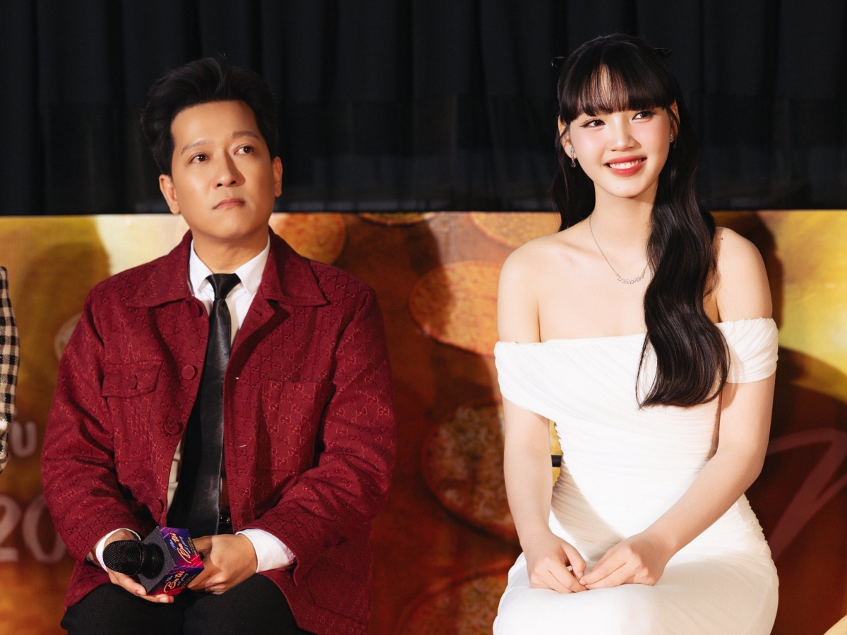 Đoàn Minh Anh, 18 tuổi, được Trường Giang chọn làm nữ chính trong phim Tết "Nhà ba tôi một phòng". Cô vào vai An, con gái ông Thạch (Trường Giang). Vợ mất sớm, ông Thạch một mình nuôi con khôn lớn bằng nghề làm mắm. Khi An thi trượt ngành học yêu thích, về thời trang, ông khuyên con về làm nghề gia truyền cùng ông. Hai cha con sống trong căn nhà chật hẹp giữa thành phố đông đúc, từ đó nảy sinh nhiều mâu thuẫn. 